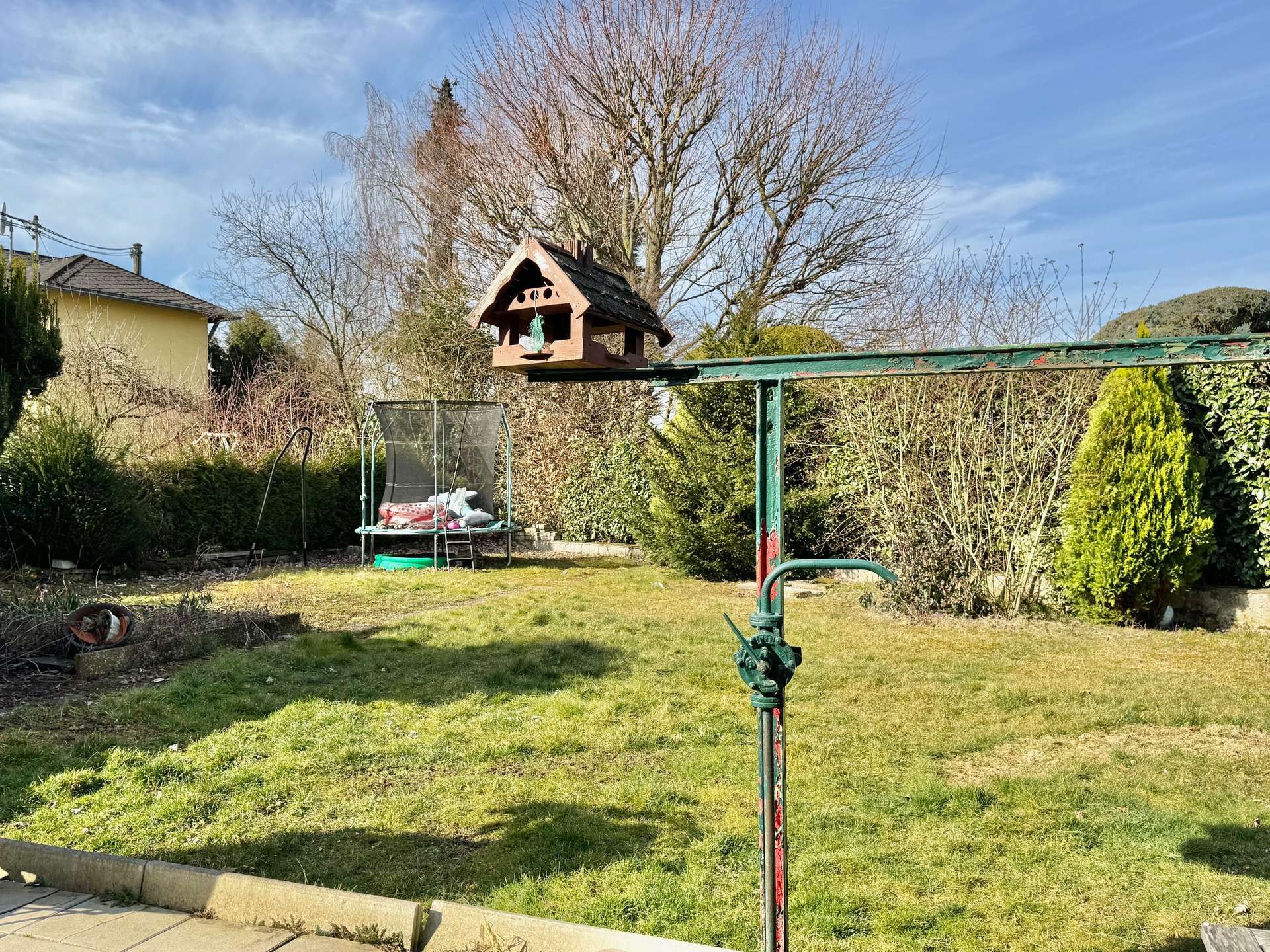 3 WOHNUNGEN, GARAGE, GARTEN, voll vermietet